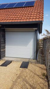Nieuwe sectionaaldeur gemonteerd in Zegveld door Ton Smit Deuren.