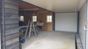 Carport dichtgemaakt met panelen