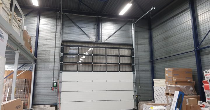 Nieuwe overheaddeuren en nieuwe garagedeuren afgelopen week geplaatst