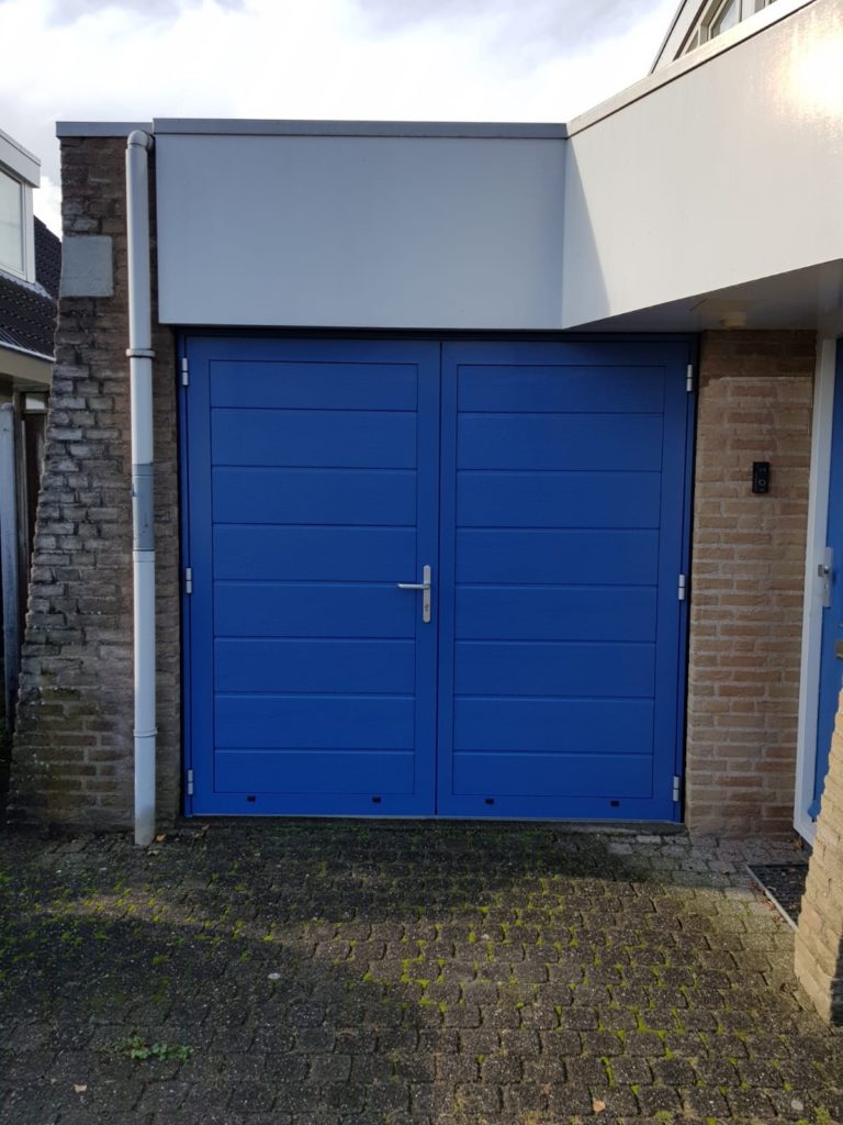 Op maat gemaakte openslaande garagedeur