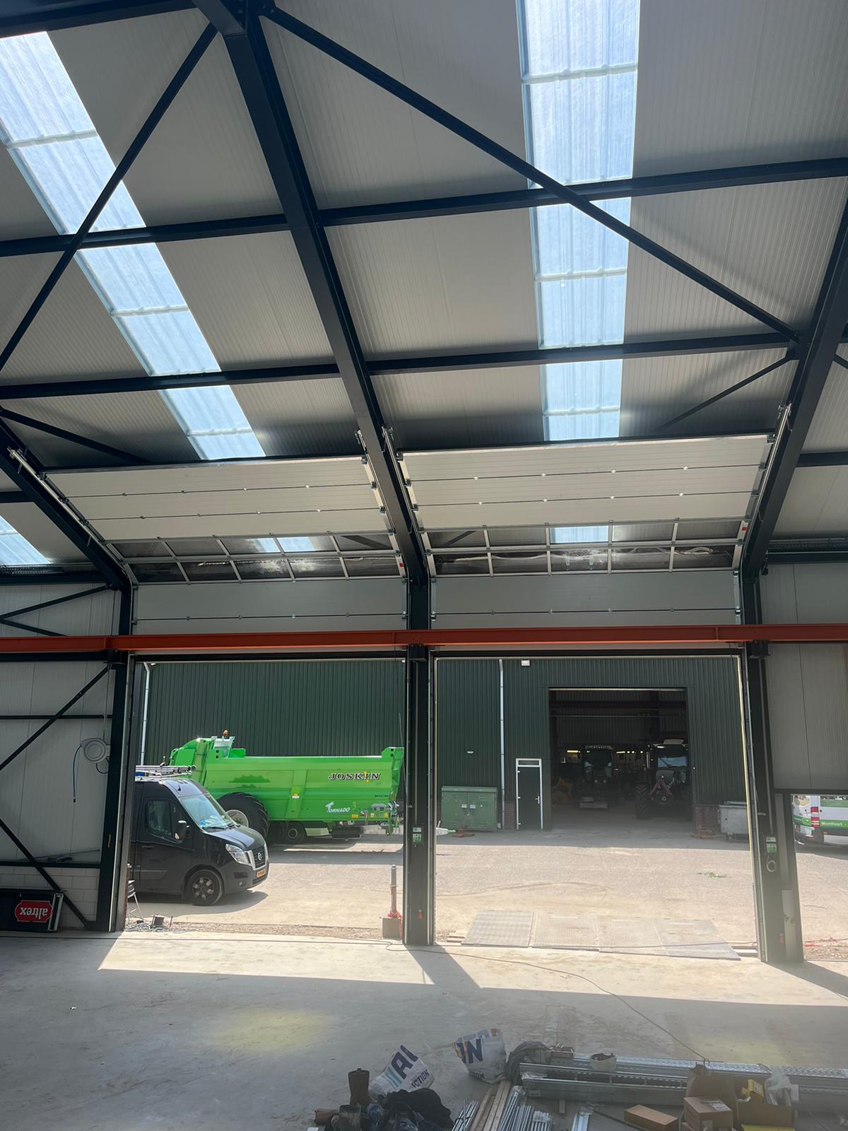 Prachtige foto's van 5 overheaddeuren gemonteerd in Montfoort