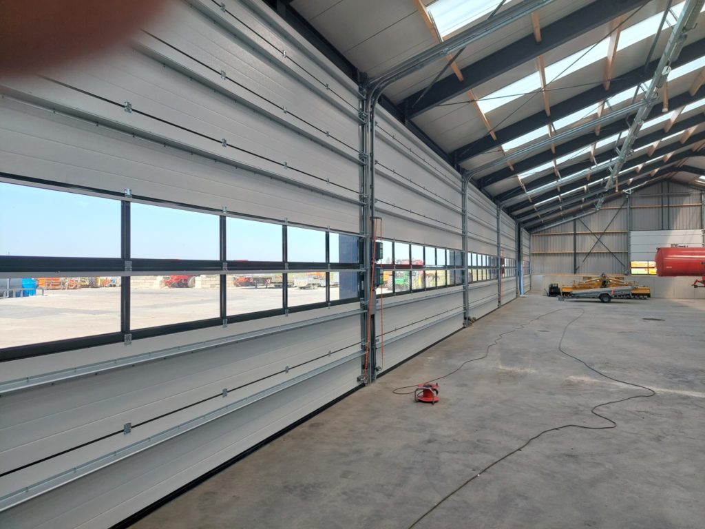 glassectie nieuwe overheaddeuren in Bodegraven