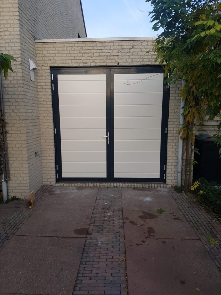 Luxe Line Twin in 2 kleuren gemonteerd door Ton Smit Deuren