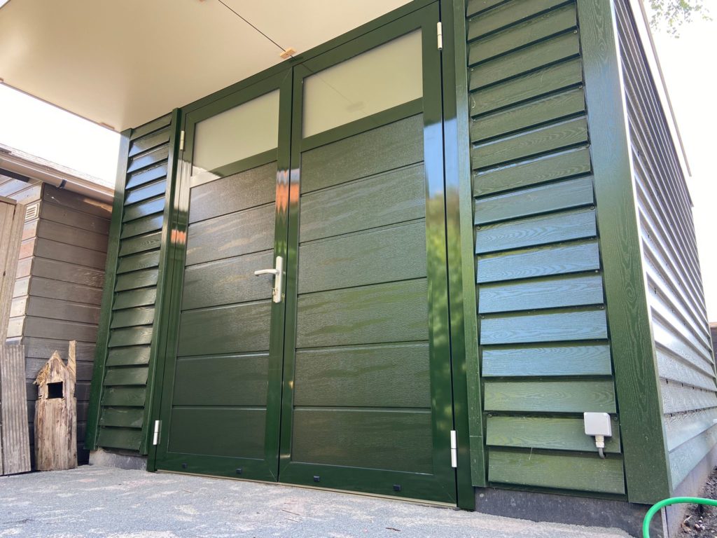 Voordelen openslaande garagedeuren, met een openslaande garagedeur kunt u gemakkelijk een gedeelte openen.
