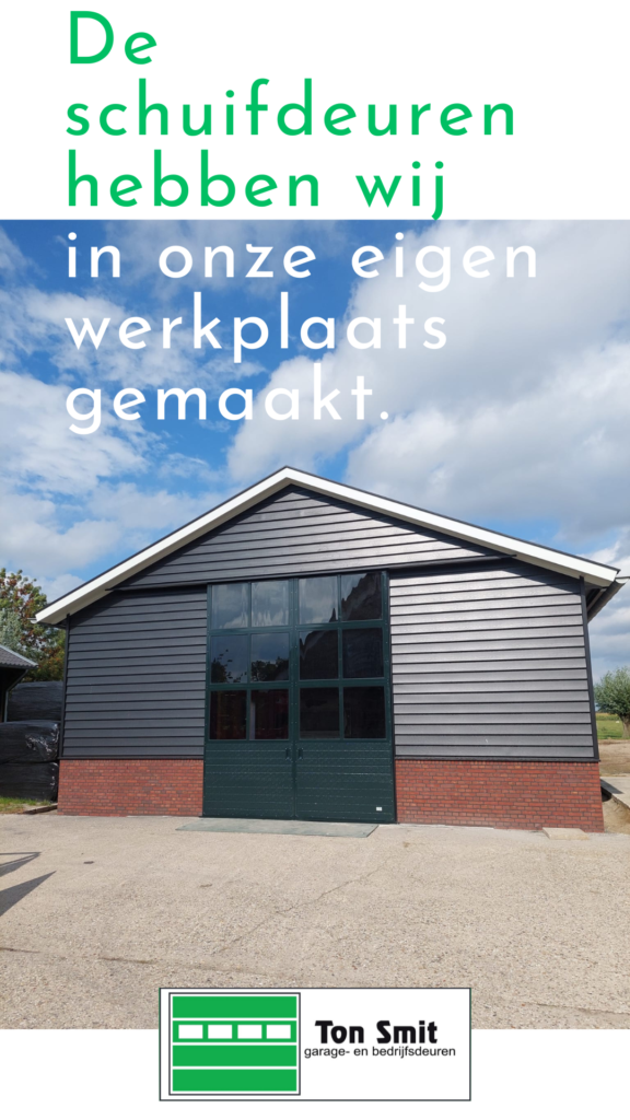 Schuifdeur met glas panelen uit eigen werkplaats gemaakt door Ton Smit Deuren